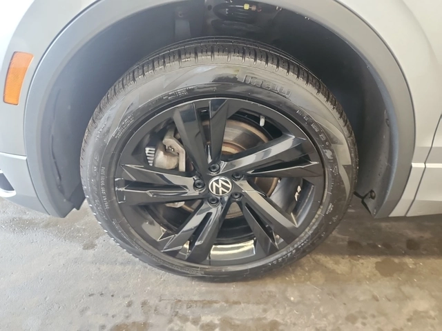 VW Tiguan COMFORTLINE R-LINE BLACK EDITION/AWD/Pano - автомобили, коли, обяви за нови и употребявани 6