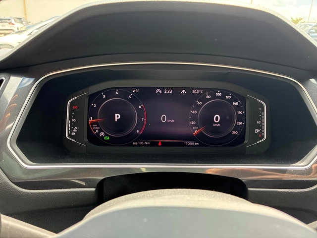 VW Tiguan Comfortline R-Line Black Edition * CARFAX - автомобили, коли, обяви за нови и употребявани 8