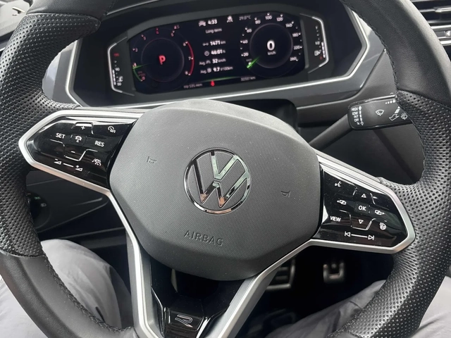 VW Tiguan Comfortline R-Line Black Edition * CARFAX - автомобили, коли, обяви за нови и употребявани 9