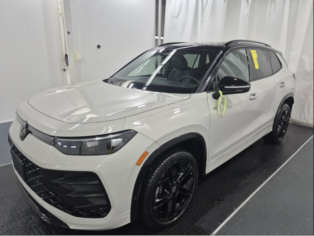 VW Tiguan 2025 Volkswagen TIGUAN COMFORTLINE R-LINE - автомобили, коли, обяви за нови и употребявани 0