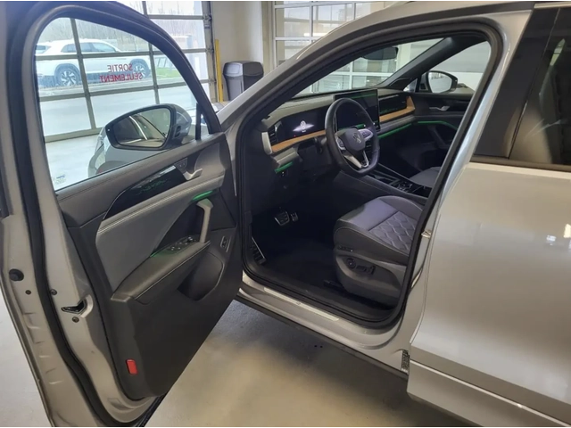 VW Tiguan 2025 Volkswagen Tiguan Highline R-Line - автомобили, коли, обяви за нови и употребявани 6