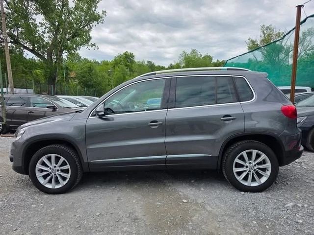 VW Tiguan 2.0TDI 140K.C. 4-MOTION / АВТОМАТ / ЛЕД / КАМЕРА - автомобили, коли, обяви за нови и употребявани 4