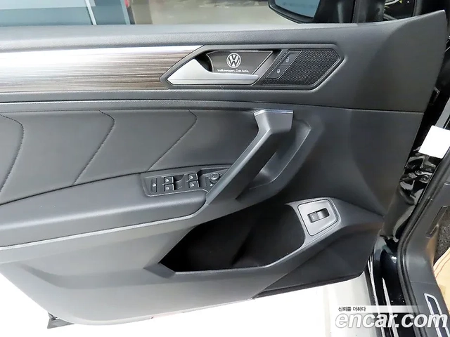 VW Tiguan PRESTIGE - автомобили, коли, обяви за нови и употребявани 12