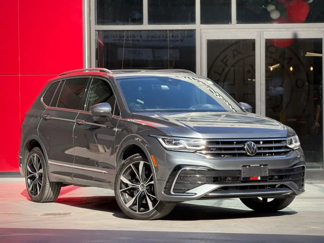 VW Tiguan Acciden Free|Ventilated Seats|PanRoof|Heated Steer All Wheel Drive - автомобили, коли, обяви за нови и употребявани 0