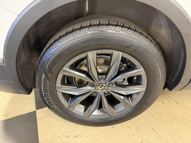 VW Tiguan COMFORTLINE 7 PASS AWD LEATHER PAN/ROOF B/SPOT CAM All Wheel Drive - автомобили, коли, обяви за нови и употребявани 8