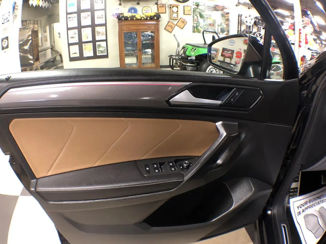 VW Tiguan COMFORTLINE R-LINE B/EDITION AWD LEATHER PAN/ROOF All Wheel Drive - автомобили, коли, обяви за нови и употребявани 15