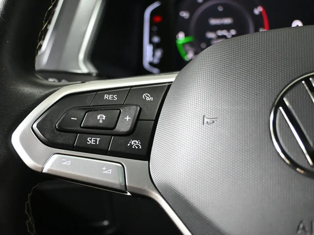 VW Tiguan Comfortline R-Line Black Edition  Panoramic Roof Adaptive Cruise Remote Start All Wheel Drive - автомобили, коли, обяви за нови и употребявани 13