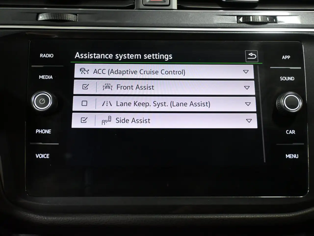 VW Tiguan Comfortline R-Line Black Edition  Panoramic Roof Adaptive Cruise Remote Start All Wheel Drive - автомобили, коли, обяви за нови и употребявани 17