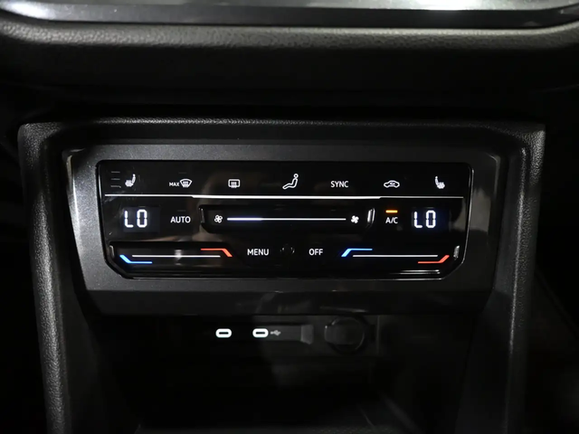 VW Tiguan Comfortline R-Line Black Edition  Panoramic Roof Adaptive Cruise Remote Start All Wheel Drive - автомобили, коли, обяви за нови и употребявани 19