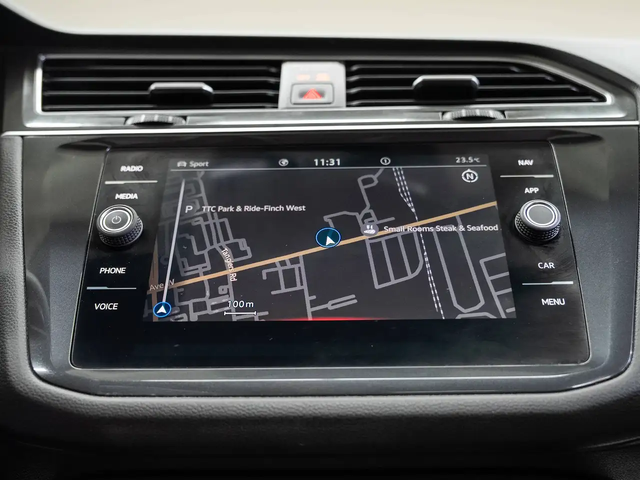 VW Tiguan HIGHLINE R-LINE AWD | Nav | Panoroof | CarPlay All Wheel Drive - автомобили, коли, обяви за нови и употребявани 18
