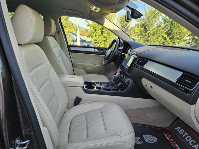 VW Touareg 3.0TDI-240кс= 8СКОРОСТИ= 4x4= LED= ПОДГРЕВ= НАВИ - автомобили, коли, обяви за нови и употребявани 14