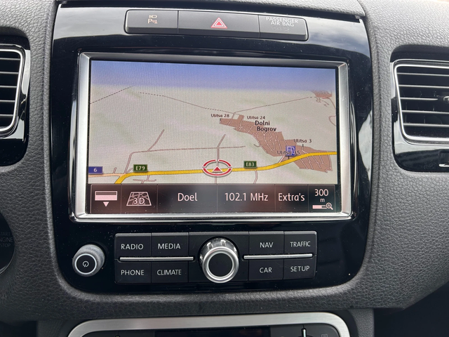 VW Touareg 3.0i HYBRID AVTOMAT/NAVI/KOJA/KAMERA - автомобили, коли, обяви за нови и употребявани 13