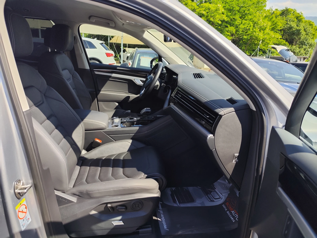 VW Touareg 3.0TDi* 4X4* VIRTUAL * ПОДГРЕВ*  LED* КОЖА* CARPLA - автомобили, коли, обяви за нови и употребявани 12