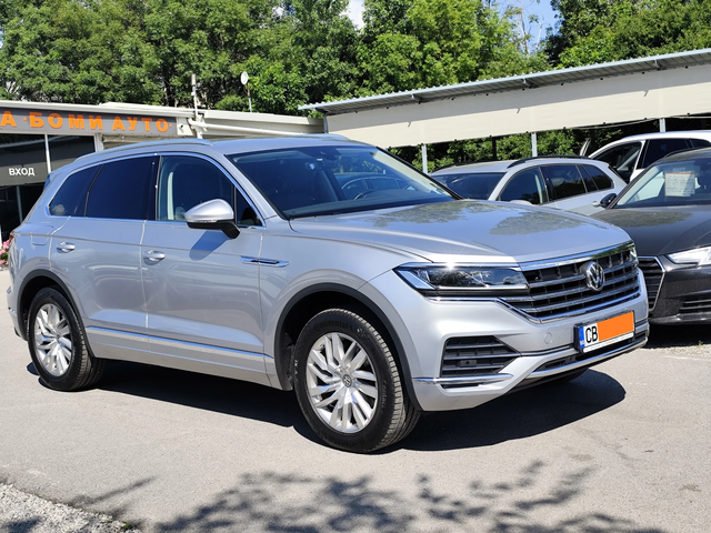 VW Touareg 3.0TDi* 4X4* VIRTUAL * ПОДГРЕВ*  LED* КОЖА* CARPLA - автомобили, коли, обяви за нови и употребявани 2