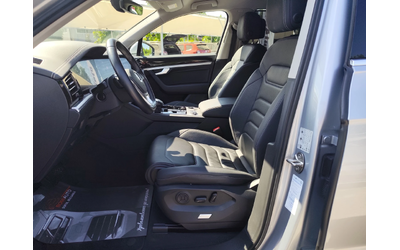 VW Touareg 3.0TDi* 4X4* VIRTUAL * ПОДГРЕВ*  LED* КОЖА* CARPLA - автомобили, коли, обяви за нови и употребявани 6