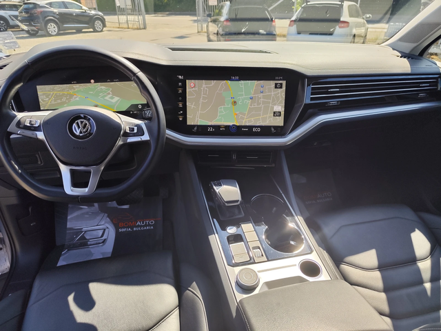 VW Touareg 3.0TDi* 4X4* VIRTUAL * ПОДГРЕВ*  LED* КОЖА* CARPLA - автомобили, коли, обяви за нови и употребявани 7