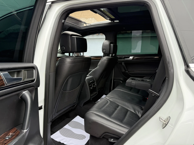 VW Touareg 3.0TDI FACELIFT R-LINE PANORAMA NAVI XENON - автомобили, коли, обяви за нови и употребявани 14