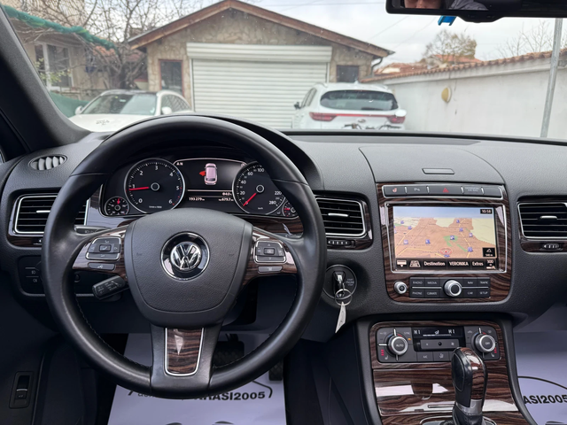 VW Touareg 3.0TDI FACELIFT R-LINE PANORAMA NAVI XENON - автомобили, коли, обяви за нови и употребявани 8