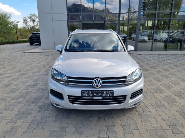 VW Touareg 3.0TDi-8 СКОРОСТИ * ОБСЛУЖЕН* ТОП СЪСТОЯНИЕ! - автомобили, коли, обяви за нови и употребявани 1