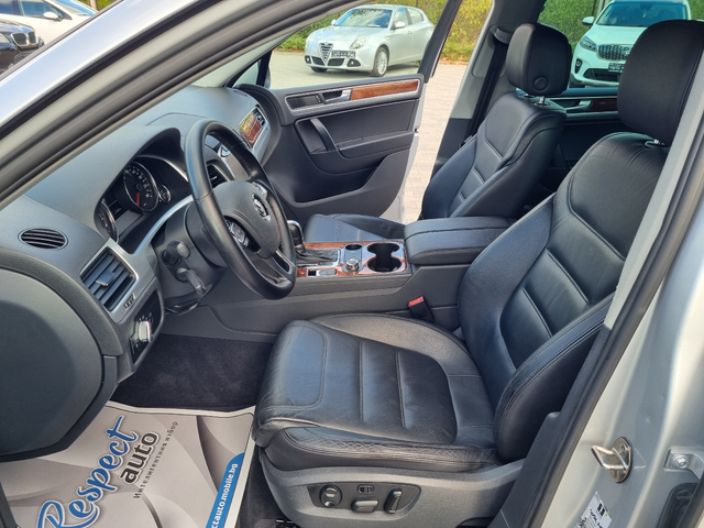 VW Touareg 3.0TDi-8 СКОРОСТИ * ОБСЛУЖЕН* ТОП СЪСТОЯНИЕ! - автомобили, коли, обяви за нови и употребявани 7