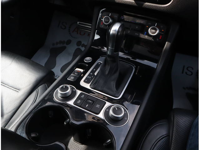 VW Touareg 3.0TDI/Terrain-Tech/Обдухване/dYnaudio/Пано/Камера - автомобили, коли, обяви за нови и употребявани 9