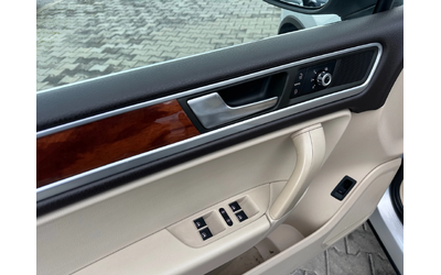 VW Touareg 3.0TDI* 239kc* BLUEMOTION* NAVI* LED* TOP* - автомобили, коли, обяви за нови и употребявани 11