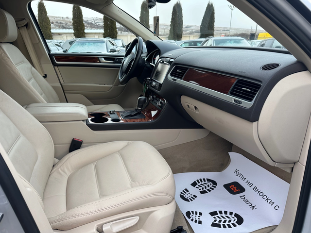 VW Touareg 3.0TDI* 239kc* BLUEMOTION* NAVI* LED* TOP* - автомобили, коли, обяви за нови и употребявани 8