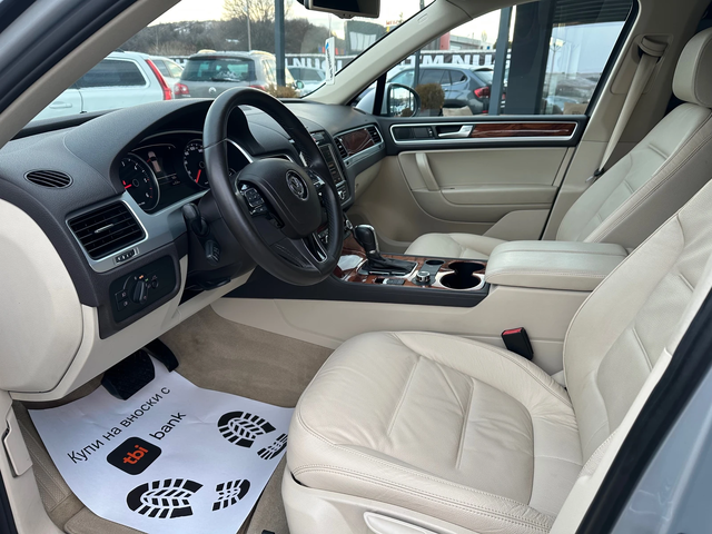 VW Touareg 3.0TDI* 239kc* BLUEMOTION* NAVI* LED* TOP* - автомобили, коли, обяви за нови и употребявани 9