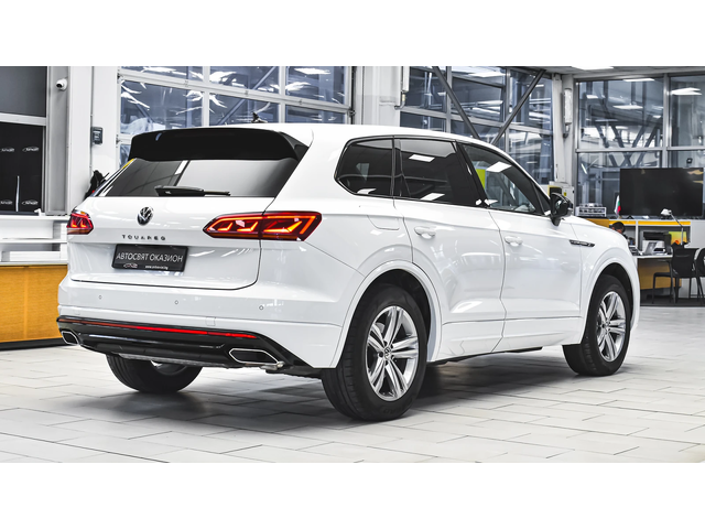 VW Touareg R-Line 3.0 TDI V6 4Motion Tiptronic - автомобили, коли, обяви за нови и употребявани 5