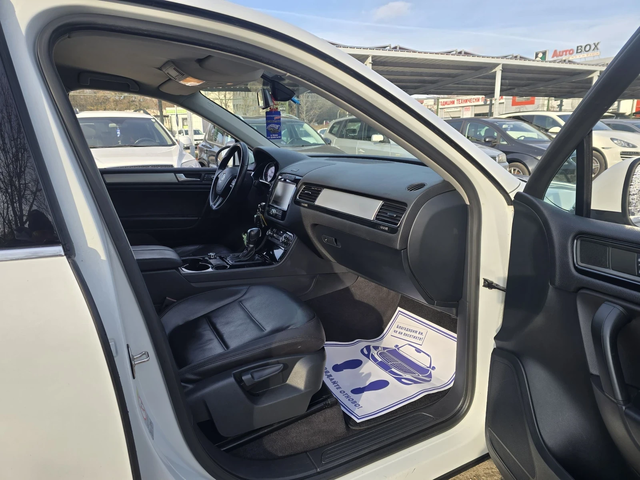 VW Touareg 3.0TDI 245к.с 4х4 Топ състояние - автомобили, коли, обяви за нови и употребявани 12