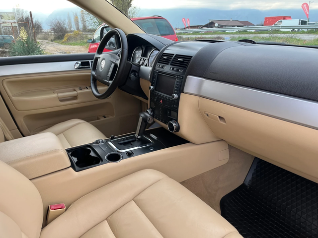 VW Touareg 3.0TDI-224-NAVI-ITALIA - автомобили, коли, обяви за нови и употребявани 5