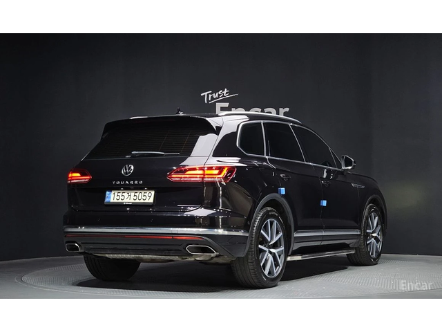 VW Touareg * КОЖА* ПОДГРЕВ* NAVI* PANORAMA* LED* - автомобили, коли, обяви за нови и употребявани 1