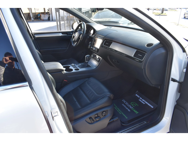 VW Touareg 3.0TDI* R-LINE* PANORAMA - автомобили, коли, обяви за нови и употребявани 10