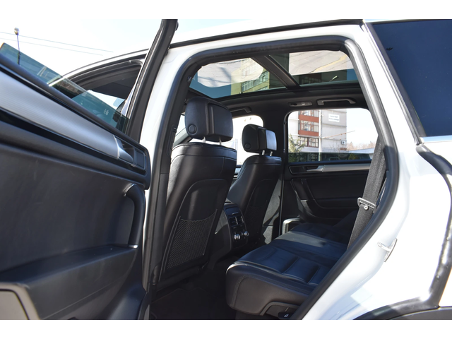 VW Touareg 3.0TDI* R-LINE* PANORAMA - автомобили, коли, обяви за нови и употребявани 9