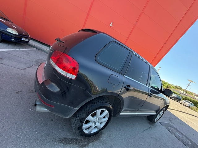 VW Touareg 3.0D* АВТОМАТИК* КОЖА* НА* ПРУЖИНИ* Обслужен - автомобили, коли, обяви за нови и употребявани 4