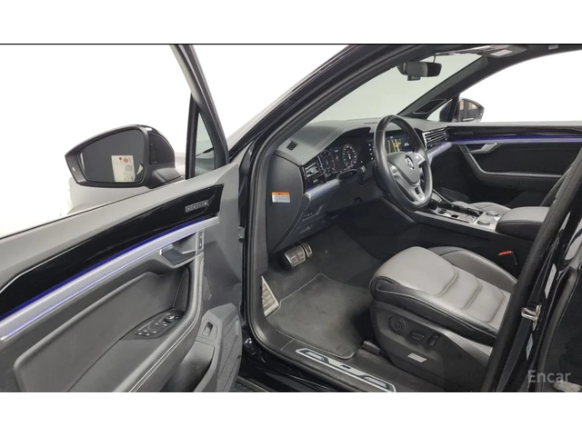 VW Touareg 4.0 V8 TDI / R-line / 360 КАМЕРИ / ПАНОРАМА / FULL - автомобили, коли, обяви за нови и употребявани 5