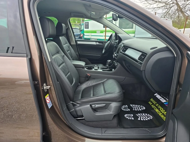 VW Touareg 3.0TDI 245K.C. / АВТОМАТ / НАВИ / КОЖА / ЛЕД - автомобили, коли, обяви за нови и употребявани 8