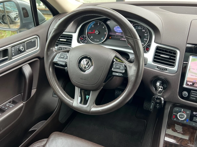 VW Touareg 3.0TDI, 4-MOTION, FULL SERVICE VW-KATO HOB, PANO, - автомобили, коли, обяви за нови и употребявани 10
