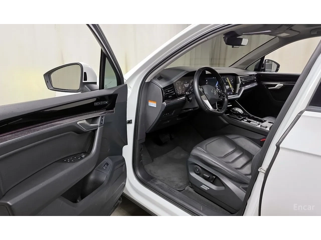 VW Touareg TDI / МАСАЖИ / ОБДУХВАНЕ / ПАМЕТИ / DISTRONIC - автомобили, коли, обяви за нови и употребявани 5