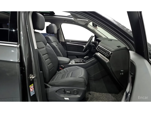 VW Touareg 3.0 TDI / DISTRONIC / ОБДУХВАНЕ / ПАНОРАМА - автомобили, коли, обяви за нови и употребявани 14