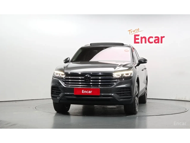 VW Touareg 3.0 TDI / DISTRONIC / ОБДУХВАНЕ / ПАНОРАМА - автомобили, коли, обяви за нови и употребявани 2