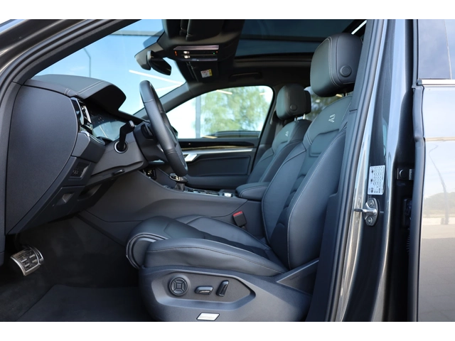 VW Touareg * NEW MODEL* R-LINE* IQ HD MATRIX LIGHTS* PANO! - автомобили, коли, обяви за нови и употребявани 11