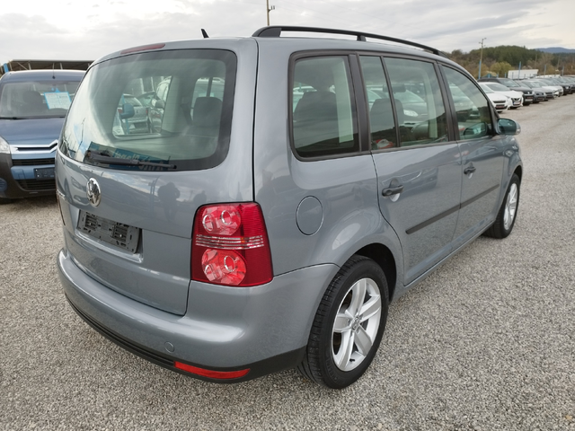VW Touran 1.6I 102 к.с. - автомобили, коли, обяви за нови и употребявани 1