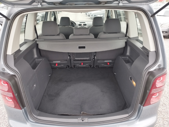 VW Touran 1.6I 102 к.с. - автомобили, коли, обяви за нови и употребявани 3