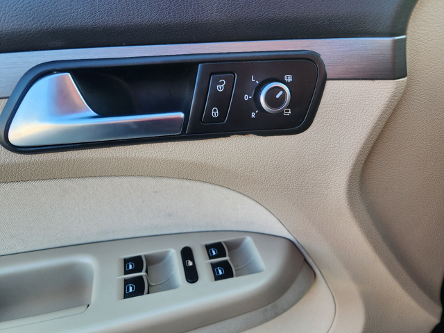 VW Touran 1.6TDI DSG - автомобили, коли, обяви за нови и употребявани 10