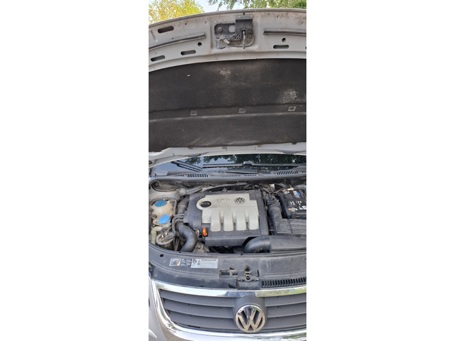 VW Touran 1.9 TDI 105 - автомобили, коли, обяви за нови и употребявани 1