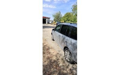 VW Touran 1.9 TDI 105 - автомобили, коли, обяви за нови и употребявани 6