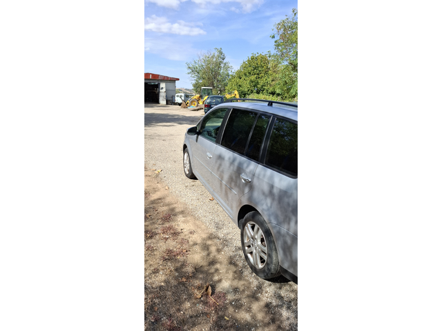 VW Touran 1.9 TDI 105 - автомобили, коли, обяви за нови и употребявани 6