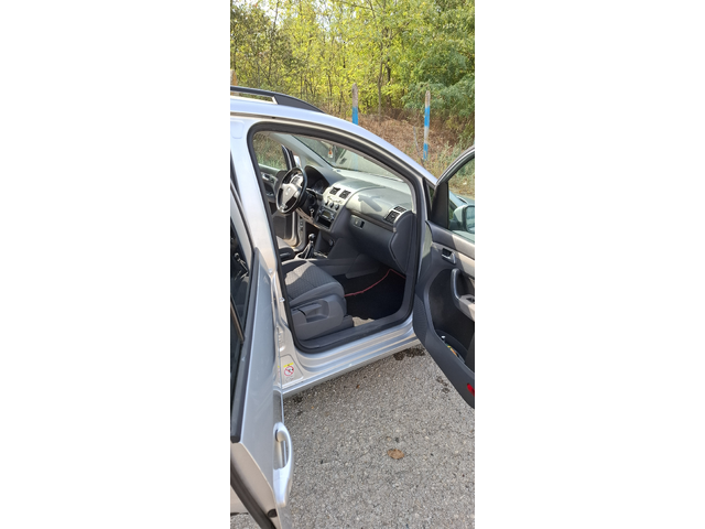 VW Touran 1.9 TDI 105 - автомобили, коли, обяви за нови и употребявани 9