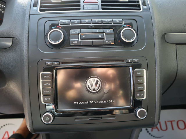 VW Touran 2.0TDI/DSG/Навигация/Кожа/Мулти Волан/Автопилот - автомобили, коли, обяви за нови и употребявани 8